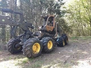 John Deere 1270G IT4 8WD harvester for parts