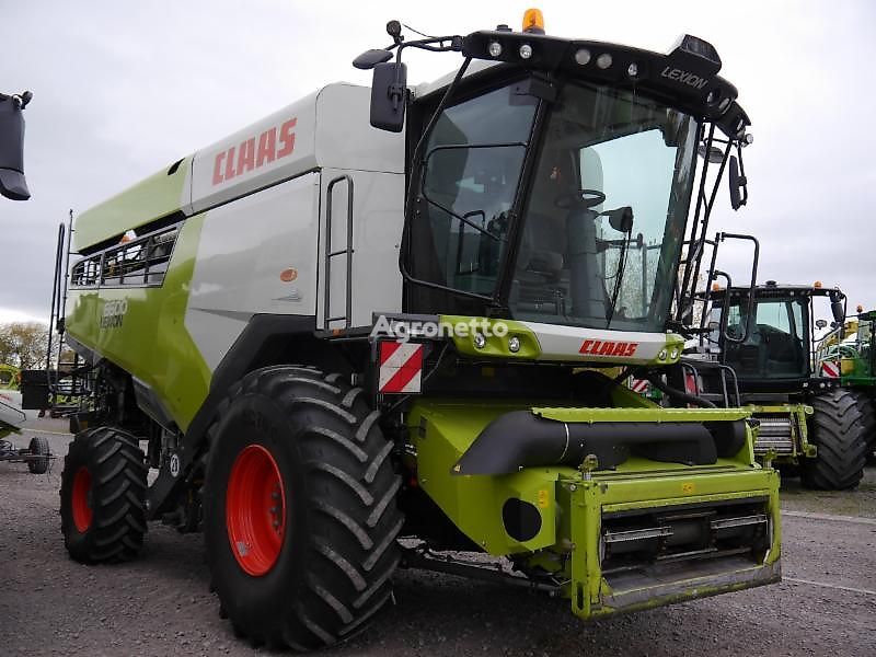 Claas LEXION 6600 grain harvester