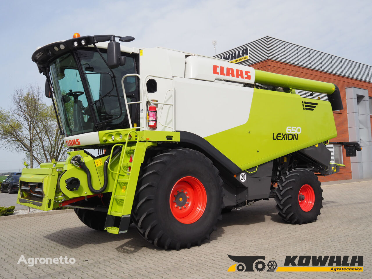 Claas Lexion 650 + V770  grain harvester