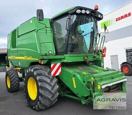 John Deere 9560 WTS grain harvester