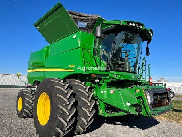 John Deere S690 grain harvester