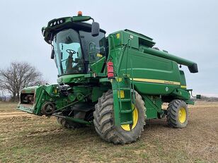 John Deere T660 grain harvester