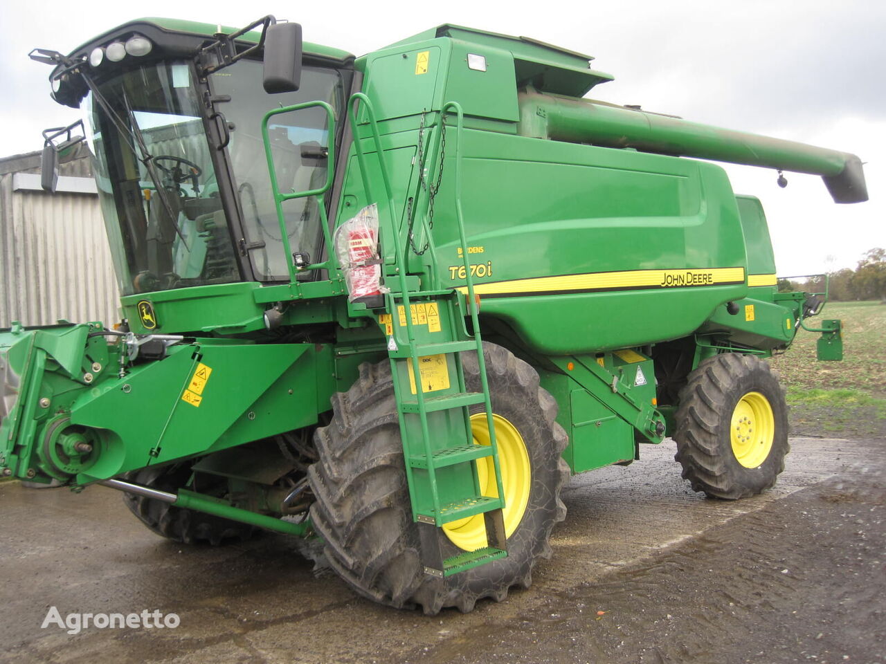 John Deere T670 grain harvester