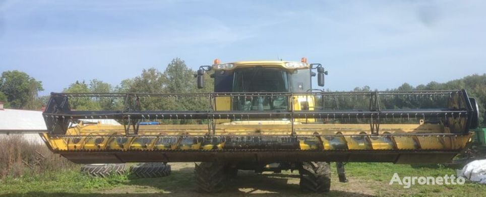 New Holland CX860 grain harvester