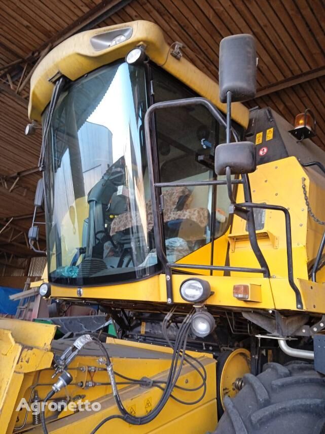 New Holland TC 5080 grain harvester
