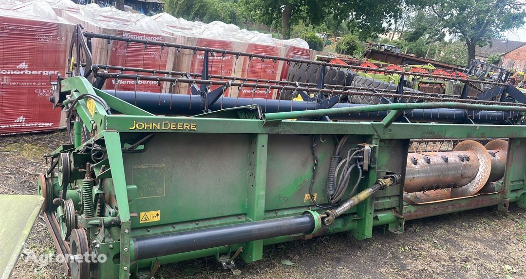 John Deere  622R  grain header