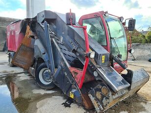 damaged Trioliet Triotrac self propelled feed mixer