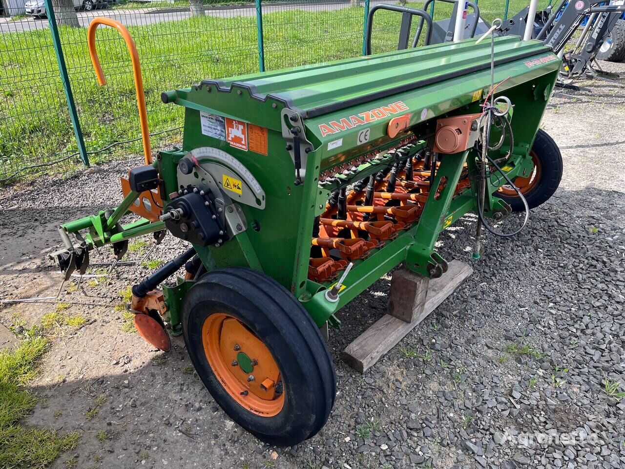 Amazone D9 mechanical seed drill