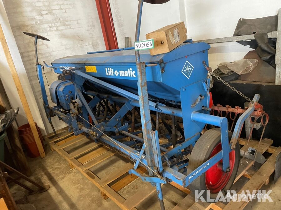 Nordsten Lift-o-matic 250 mechanical seed drill
