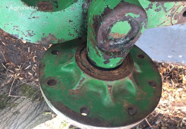 wheel hub for John Deere 2258 grain harvester