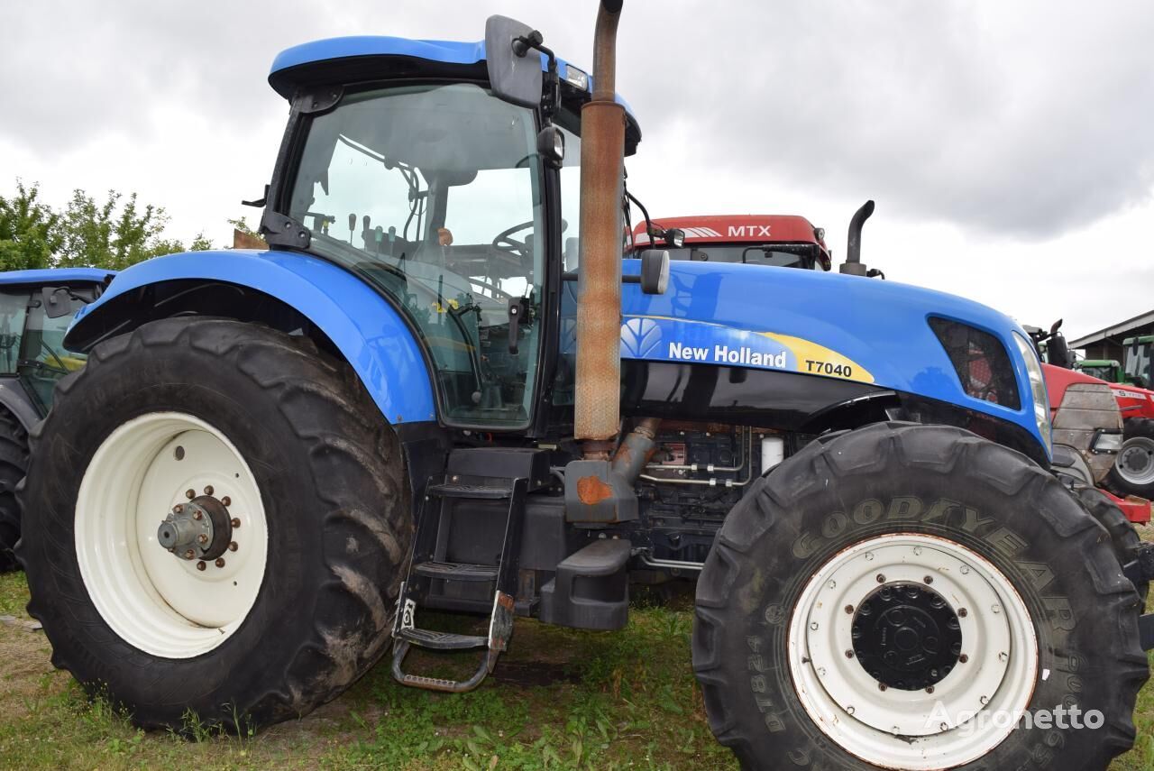 New Holland T 7040  wheel tractor