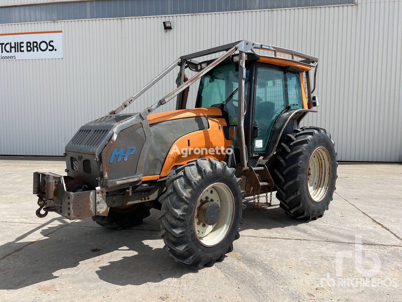 Valtra T131 4x4 Tracteur Agricole wheel tractor